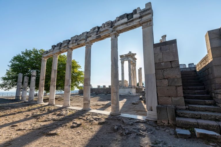 pergamum acropolis